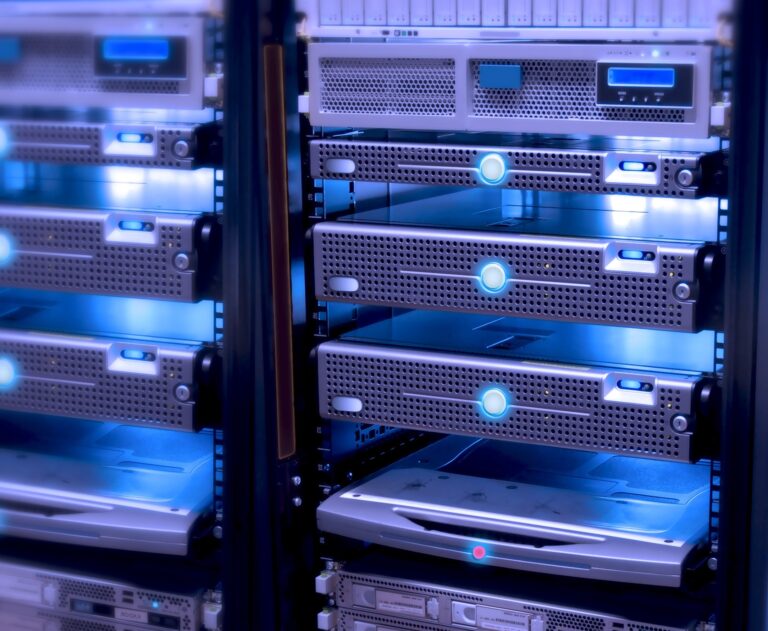 Почему оптовая закупка стоечных серверных шкафов имеет смысл для вашего бизнеса 1