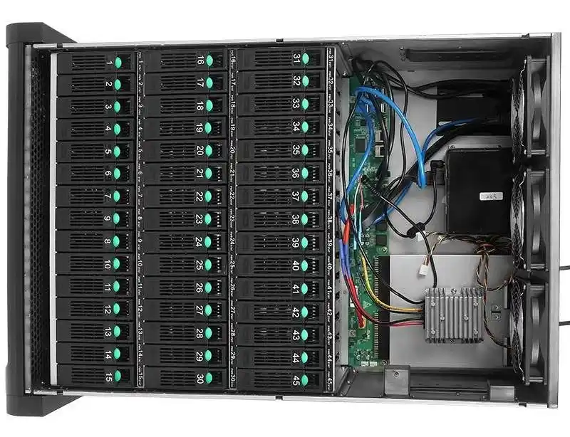 Aufbau von Hochleistungssystemen für Kunden mit Server Cases 4