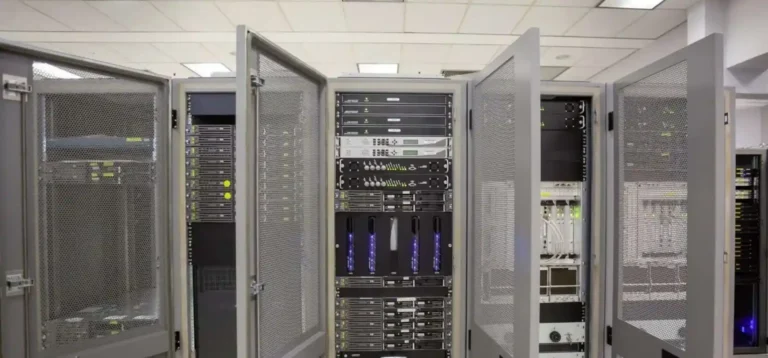 Ejemplo real de actualización con éxito de un centro de datos mediante casos de servidores personalizados 1