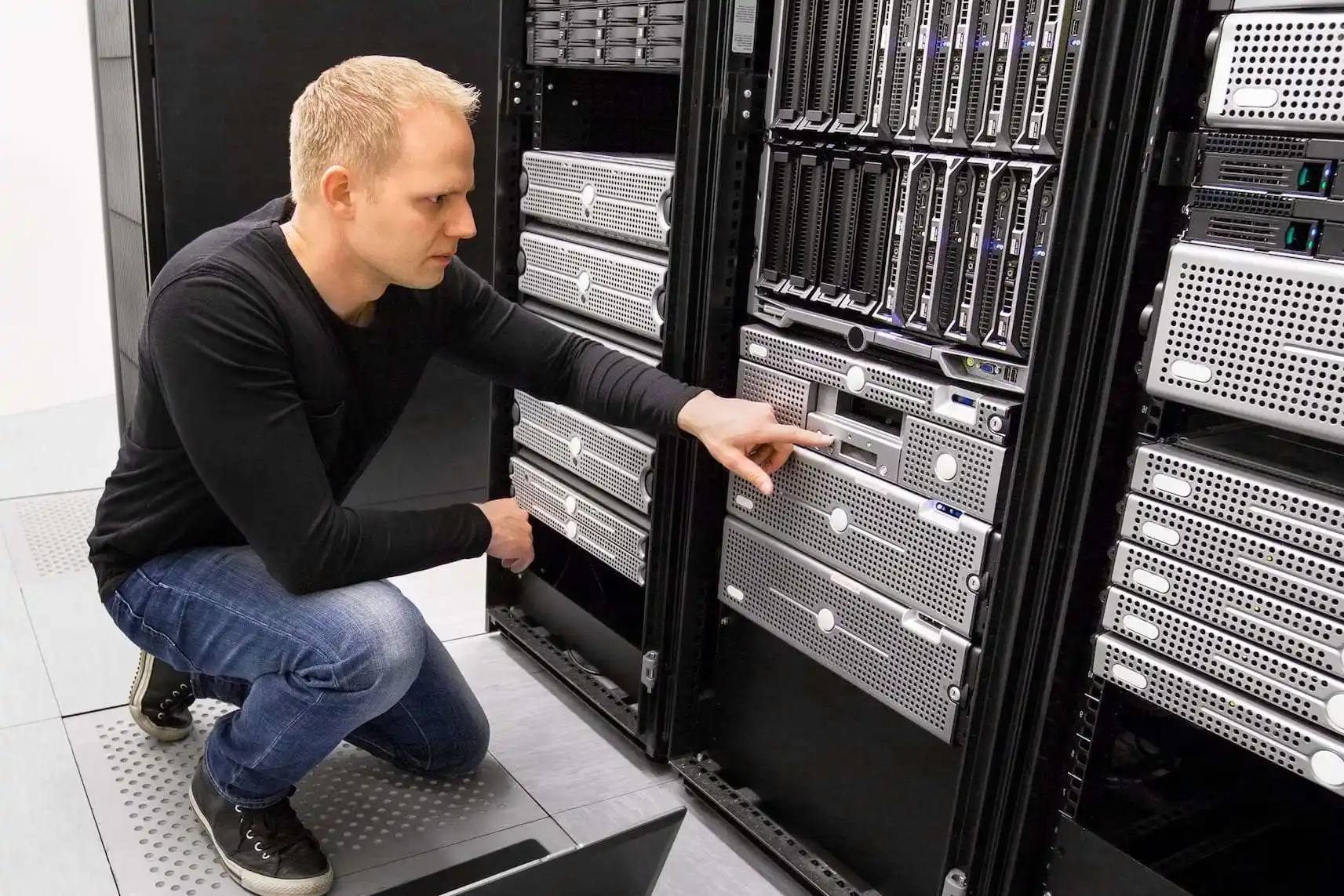 Real World Example Successful Data Center Upgrades Using Custom Server Cases 4