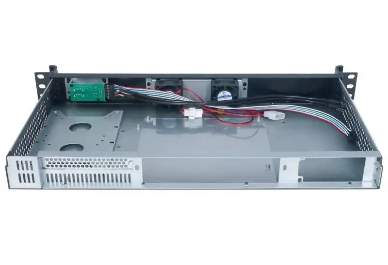 Cómo afecta el diseño de la carcasa del servidor montado en rack a la gestión de cables y la facilidad de mantenimiento 1